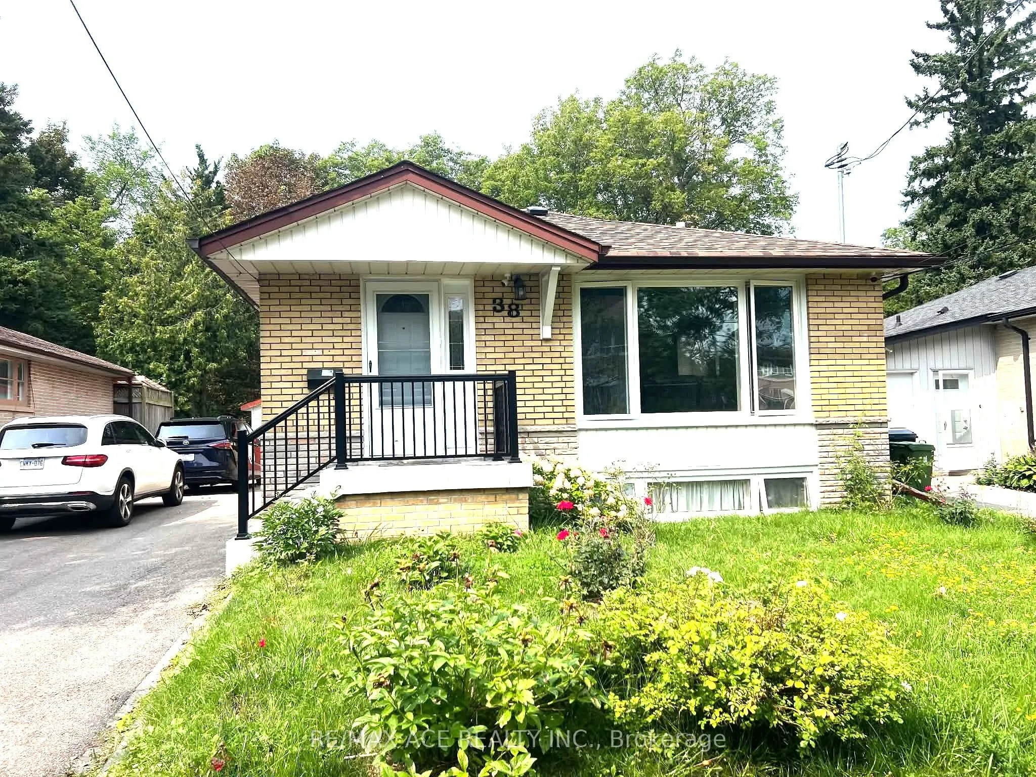 Detached Home For Lease | E13702732