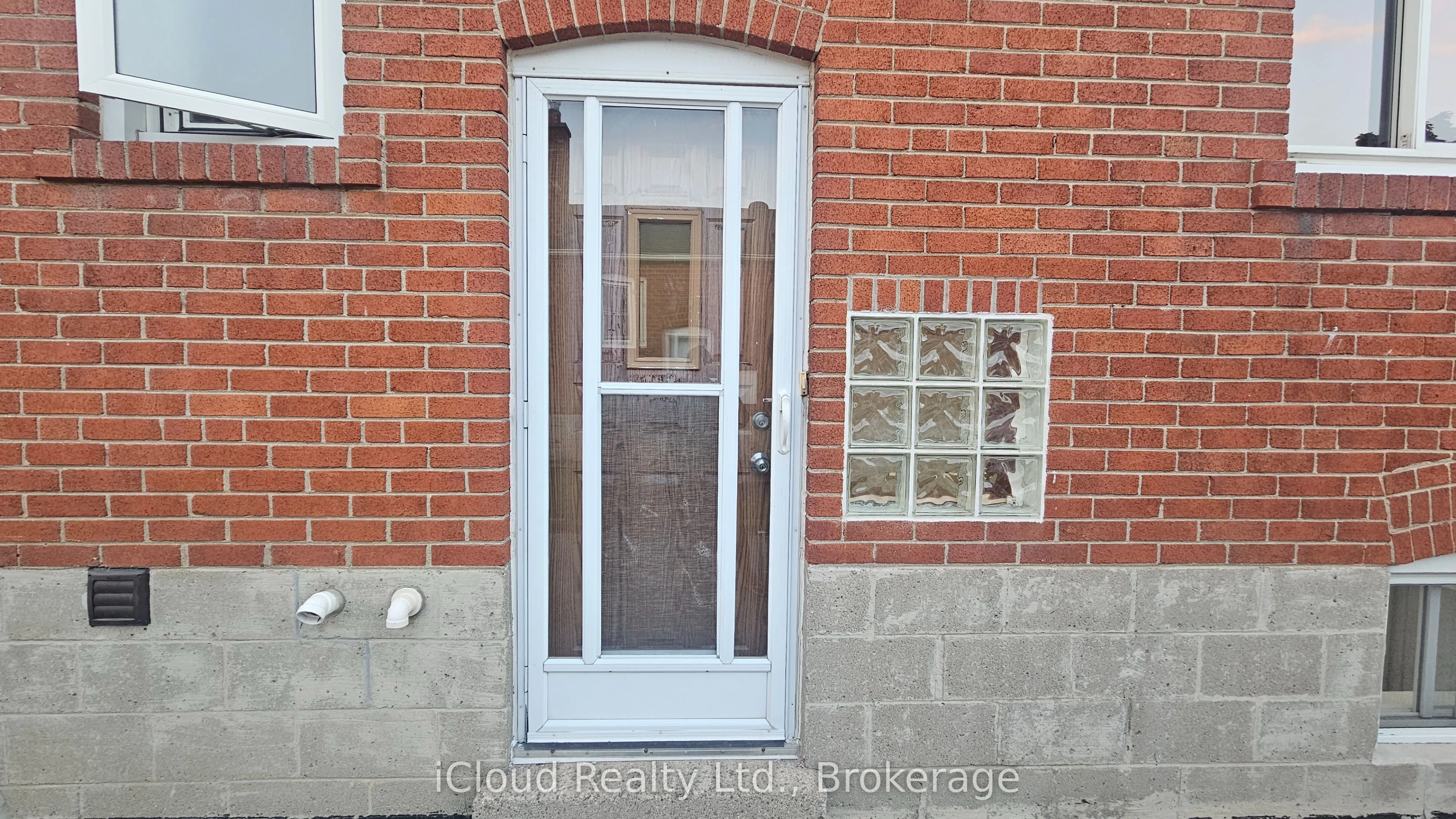 Detached Home For Lease | E13702890