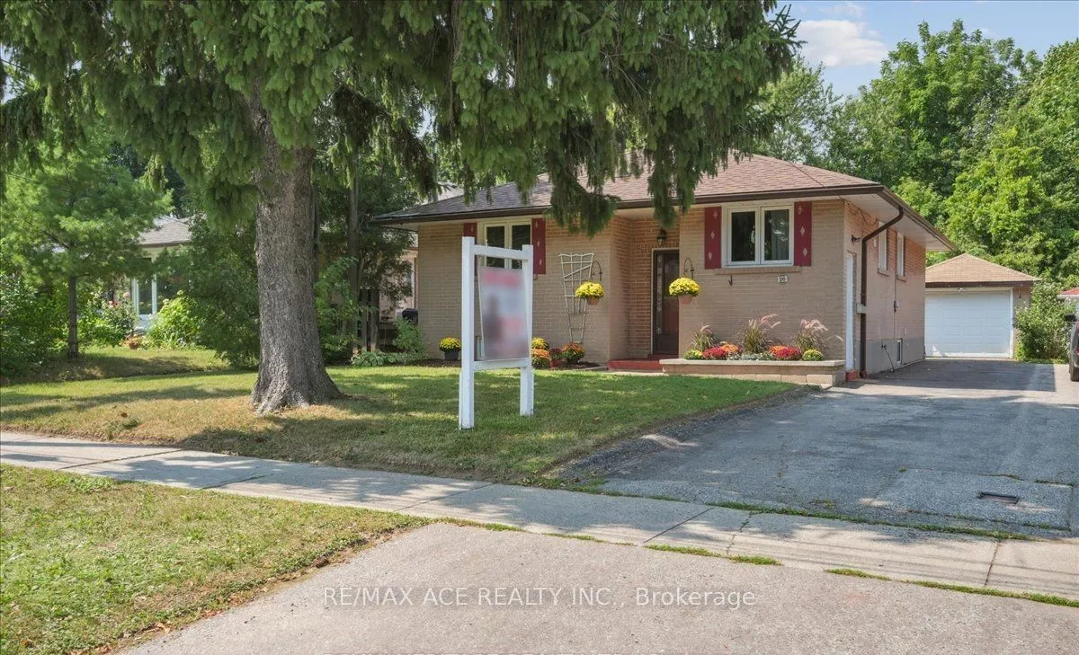 Detached Home For Lease | E13703586