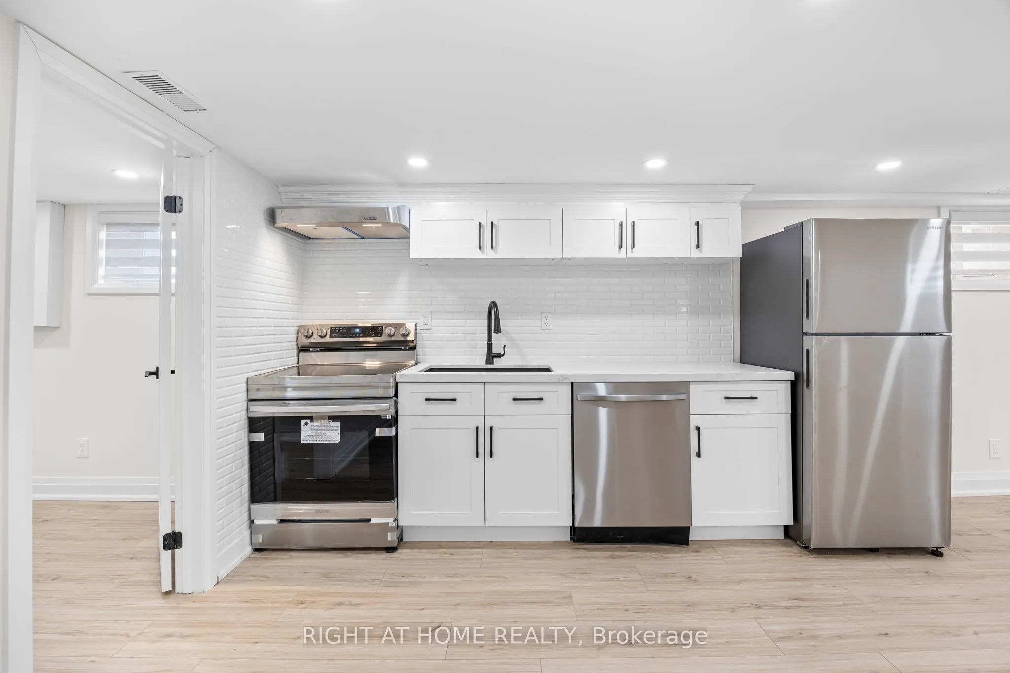 Detached Home For Lease | E13707512