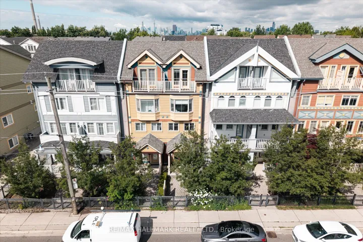 82 Woodbine Avenue, Toronto E02, ON M4L 2A2