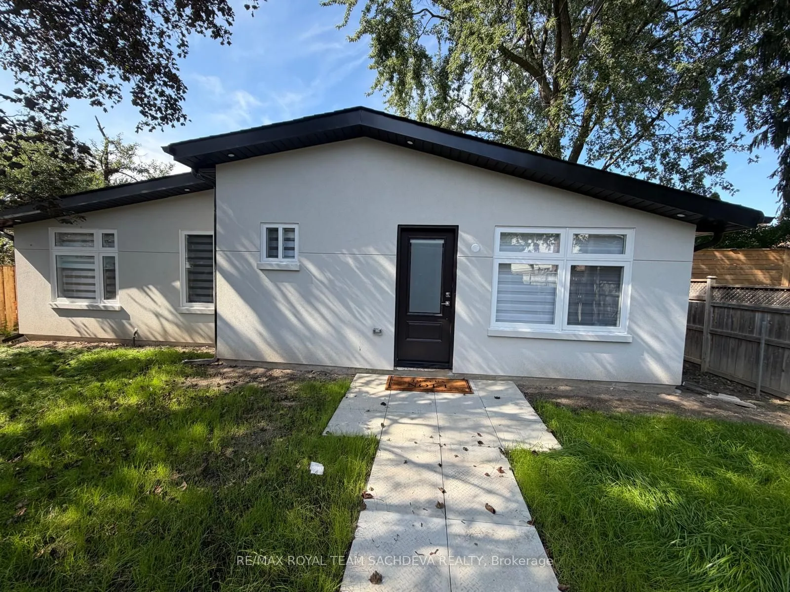 Detached Home For Lease | E13716132