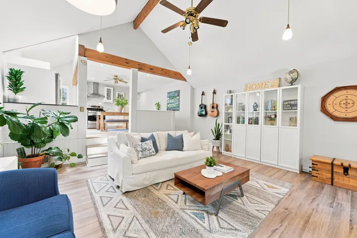 15 Presley Avenue, Toronto E04, ON M1L 3P4