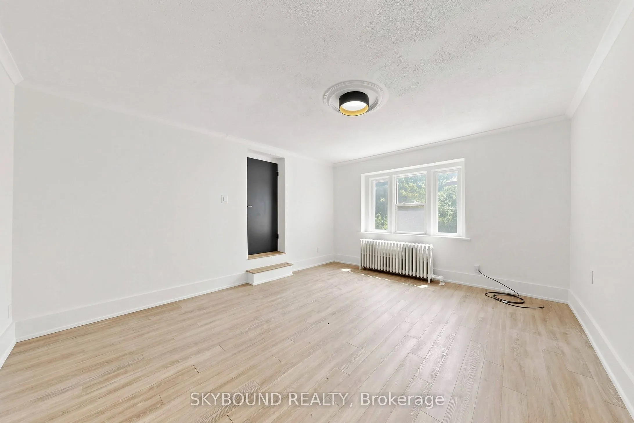 Multiplex For Lease | E13724716