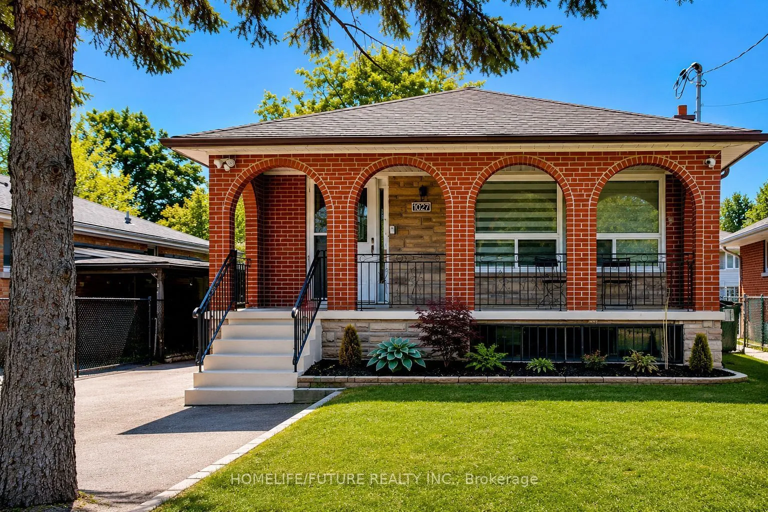 Detached Home For Lease | E13725012