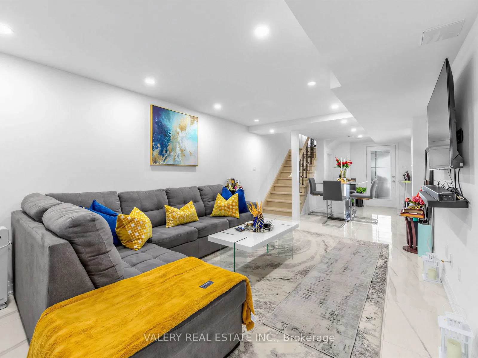 Detached Home For Lease | E13725142