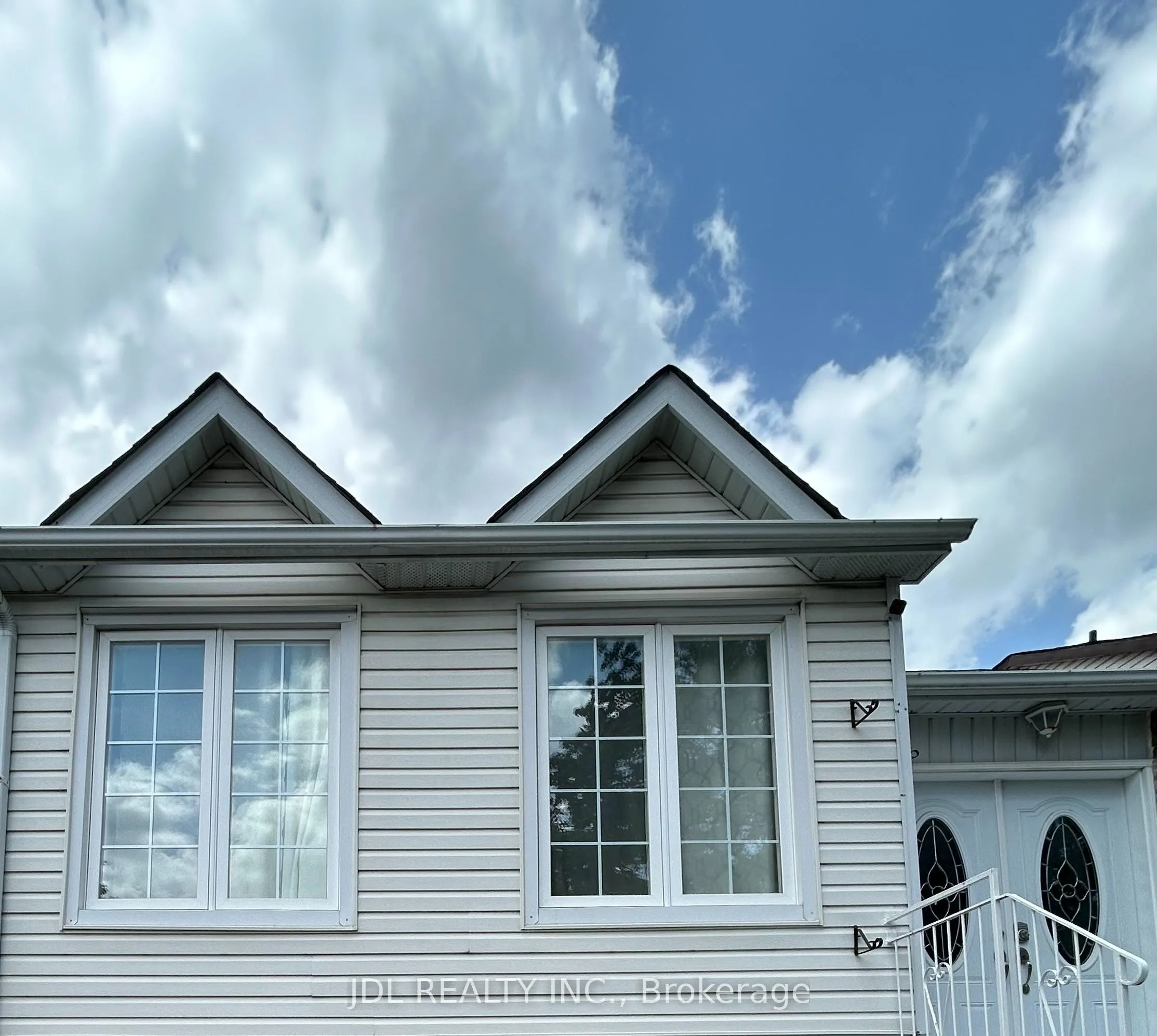 Detached Home For Lease | E13725792