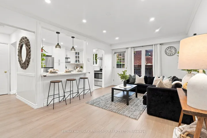 33 Taunton E Road, Oshawa, ON L1G 3T6