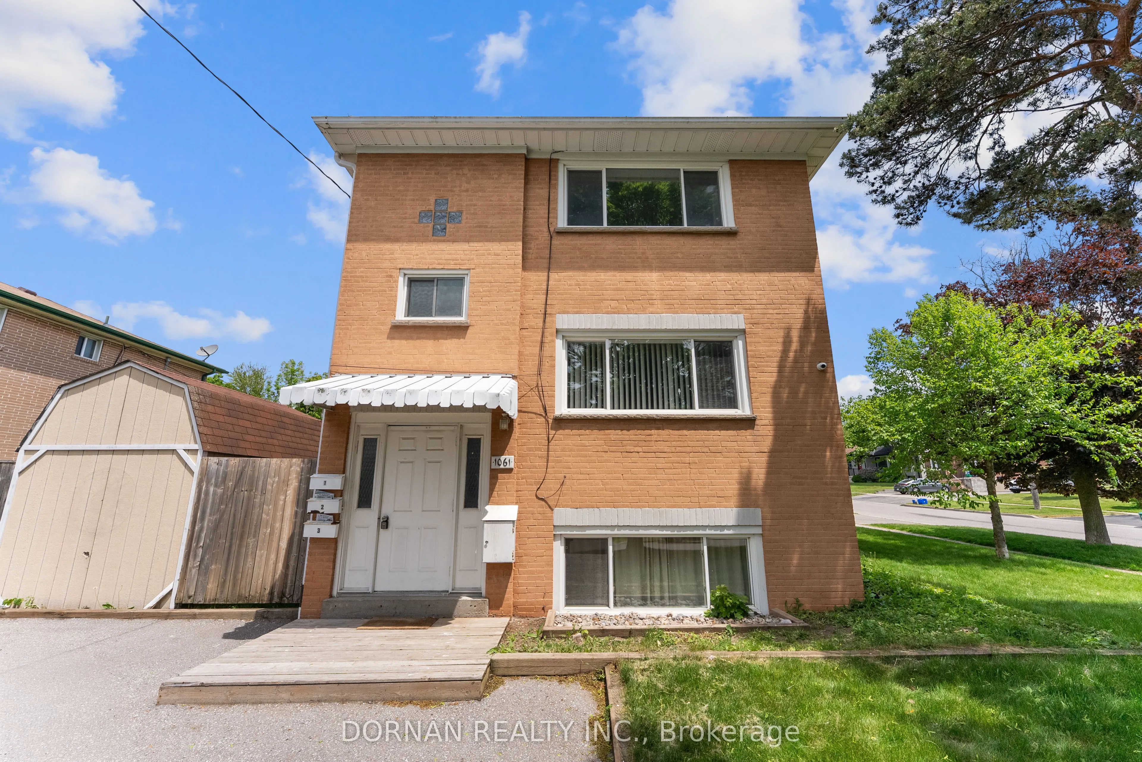 Detached Home For Lease | E13729282