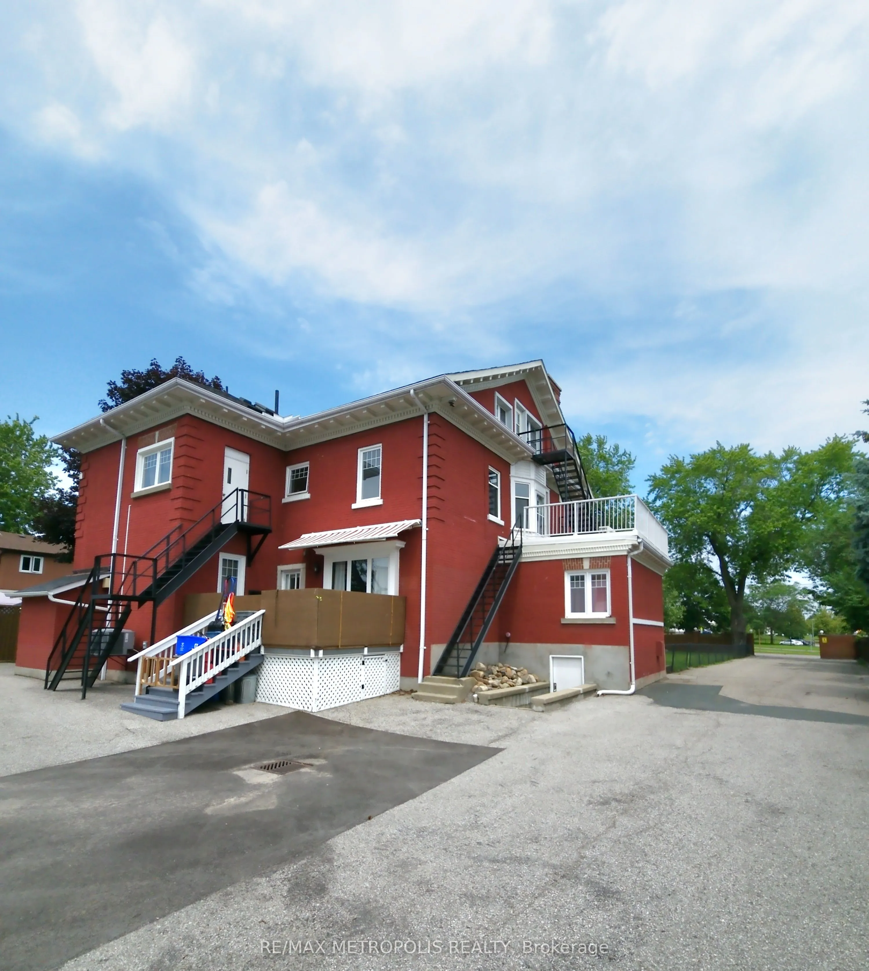 Multiplex For Lease | E13736622