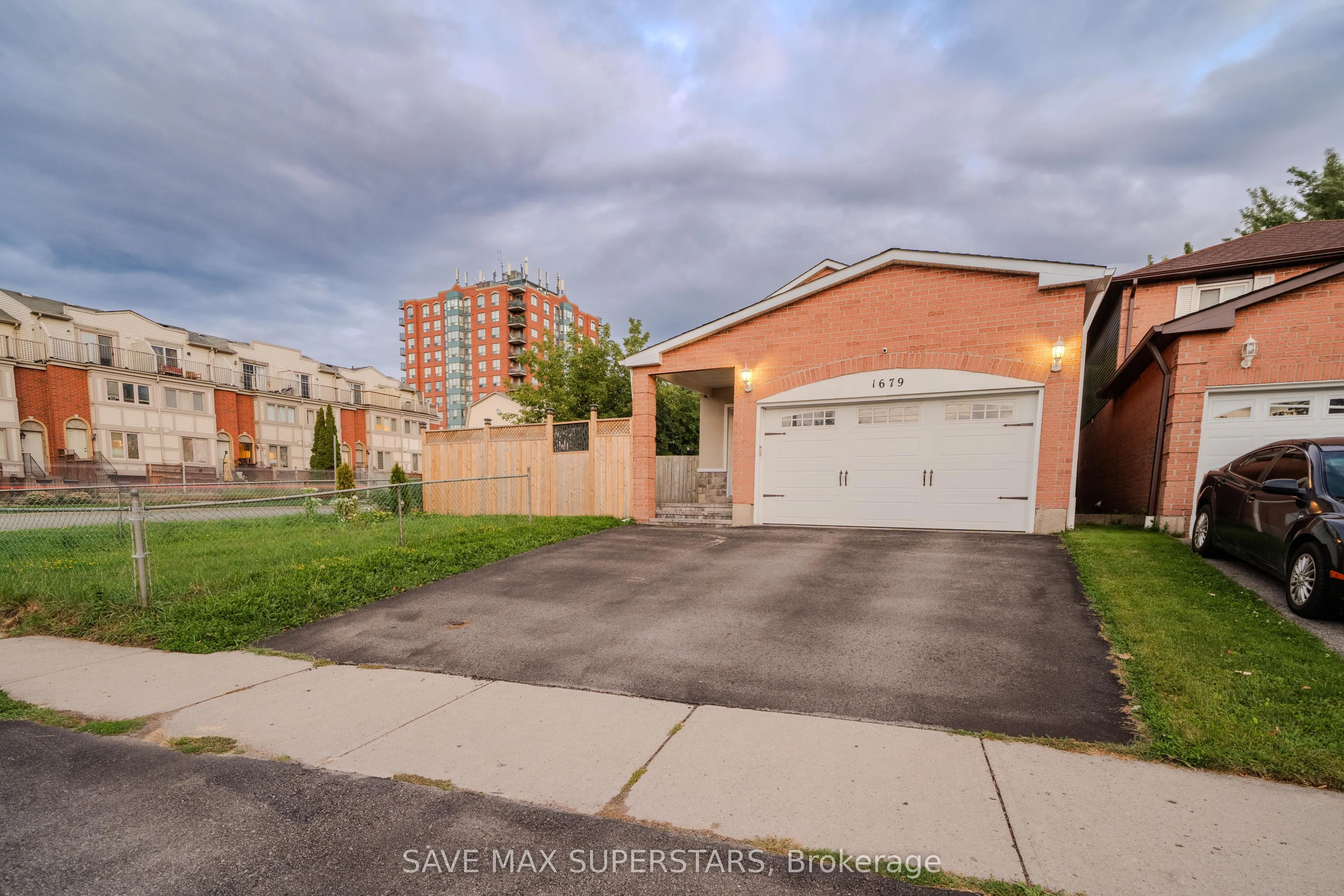 Detached Home For Lease | E13738354