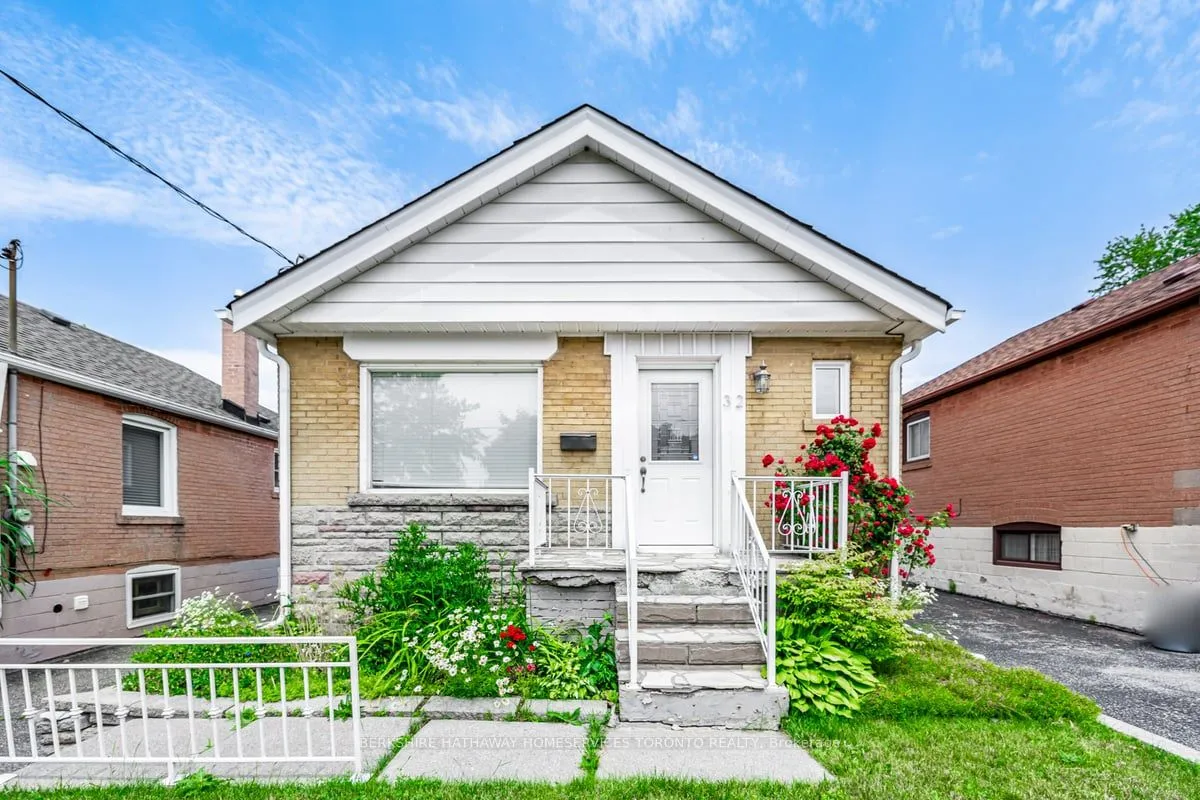 Detached Home For Lease | E8469718