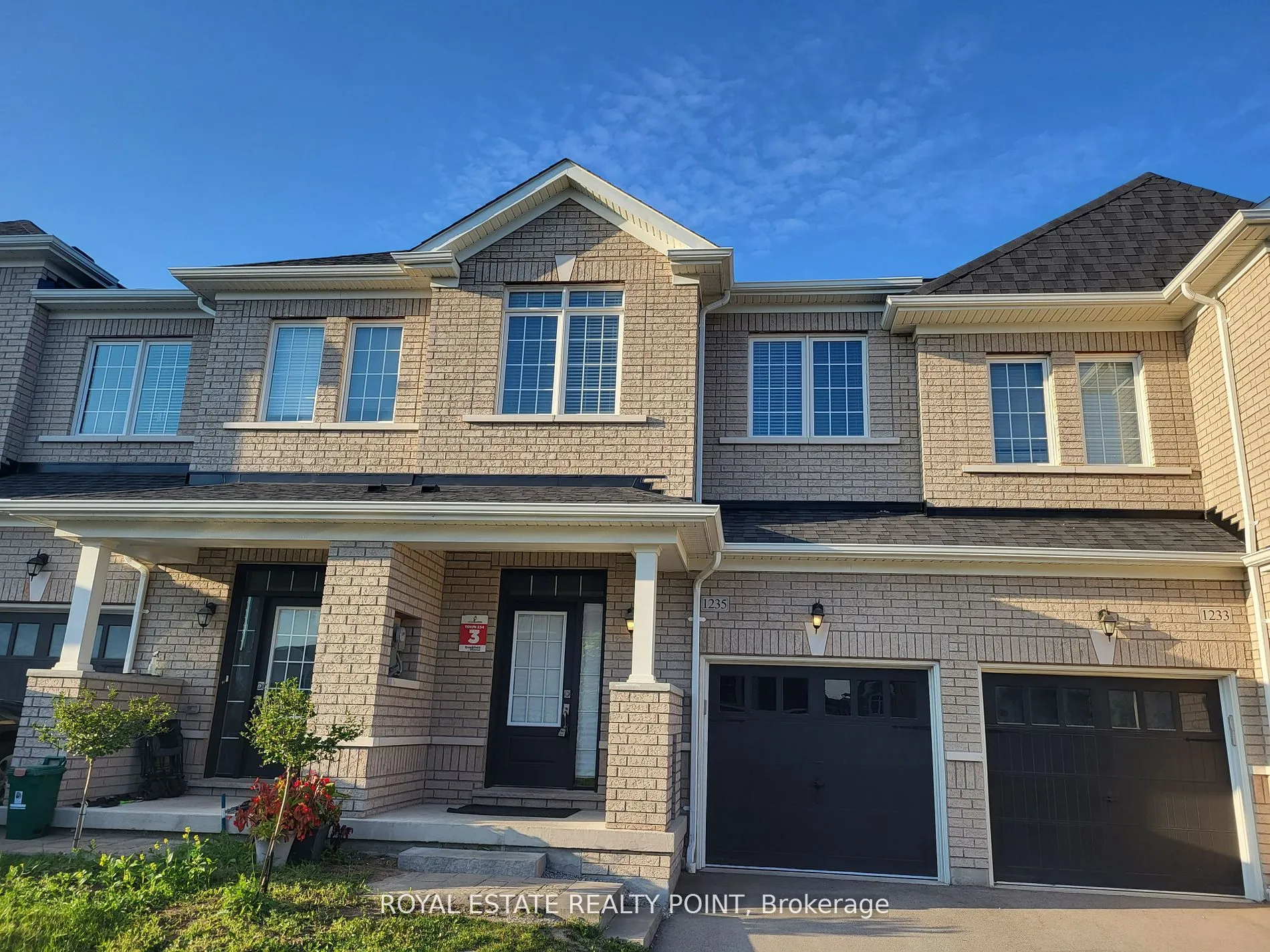 Condo Townhouse For Lease | E9010328