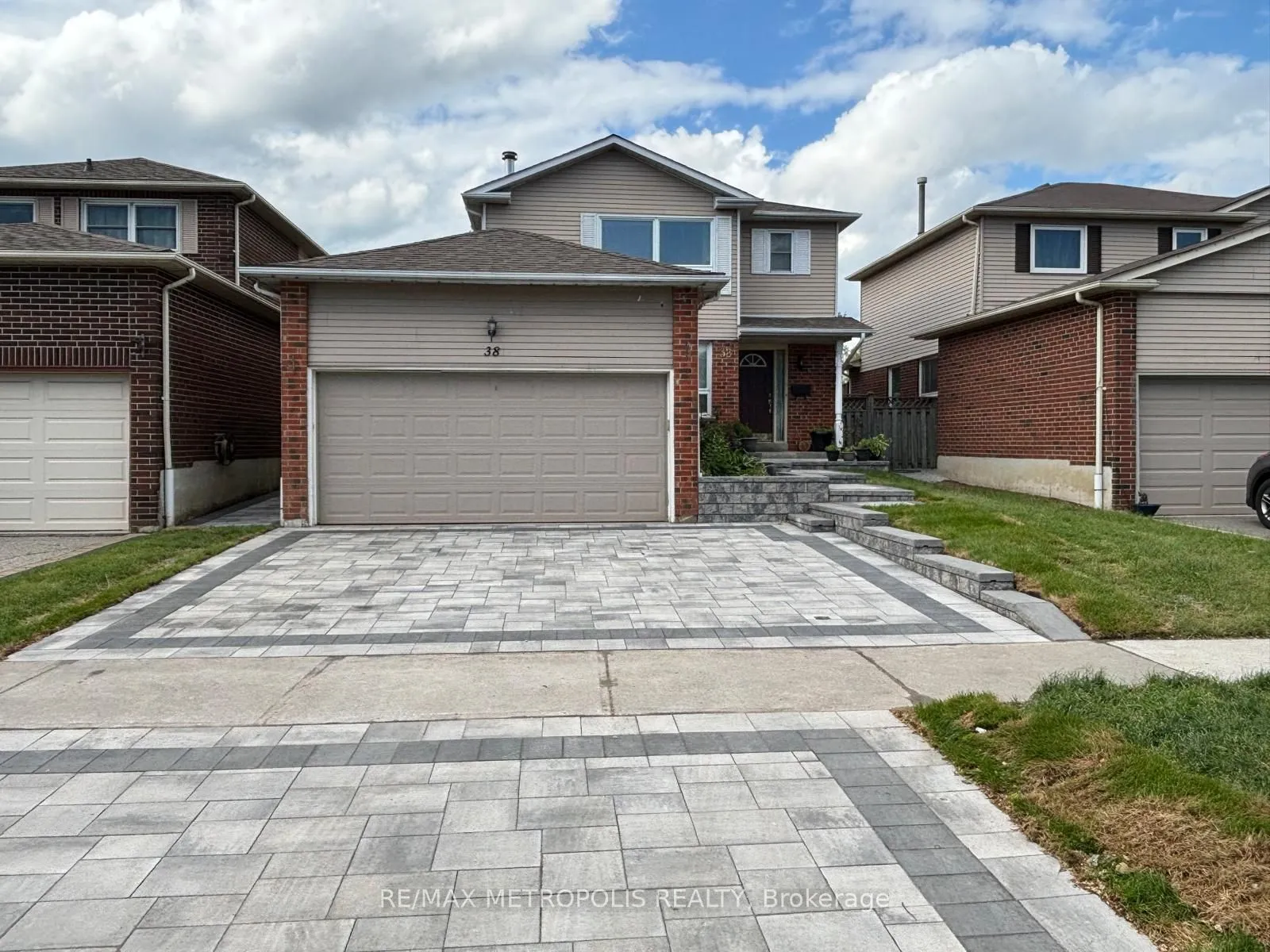 Detached Home For Lease | E9228057