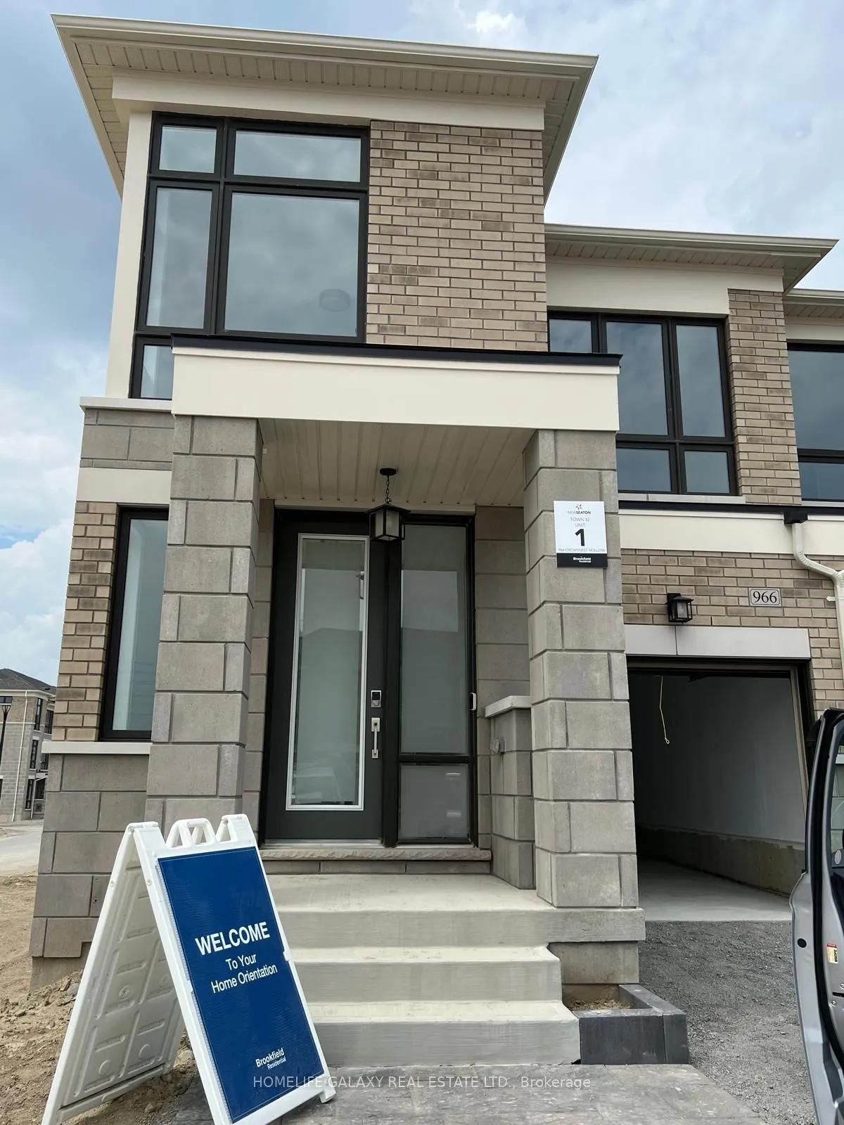 Condo Townhouse For Lease | E9231461