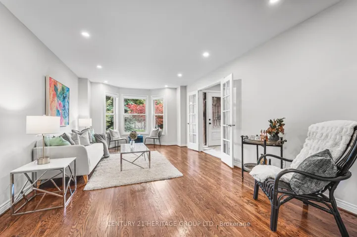 16  Wainwright  Avenue, Richmond Hill, ON L4C 5R5