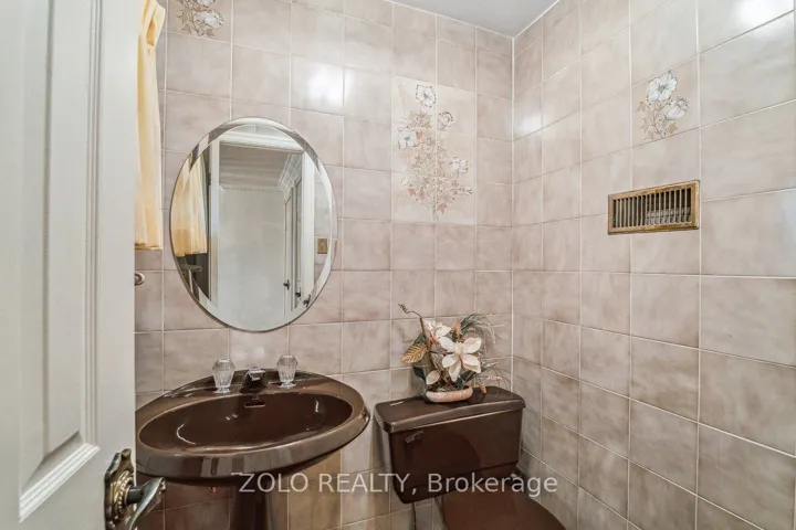 Main floor 2 pc washroom
