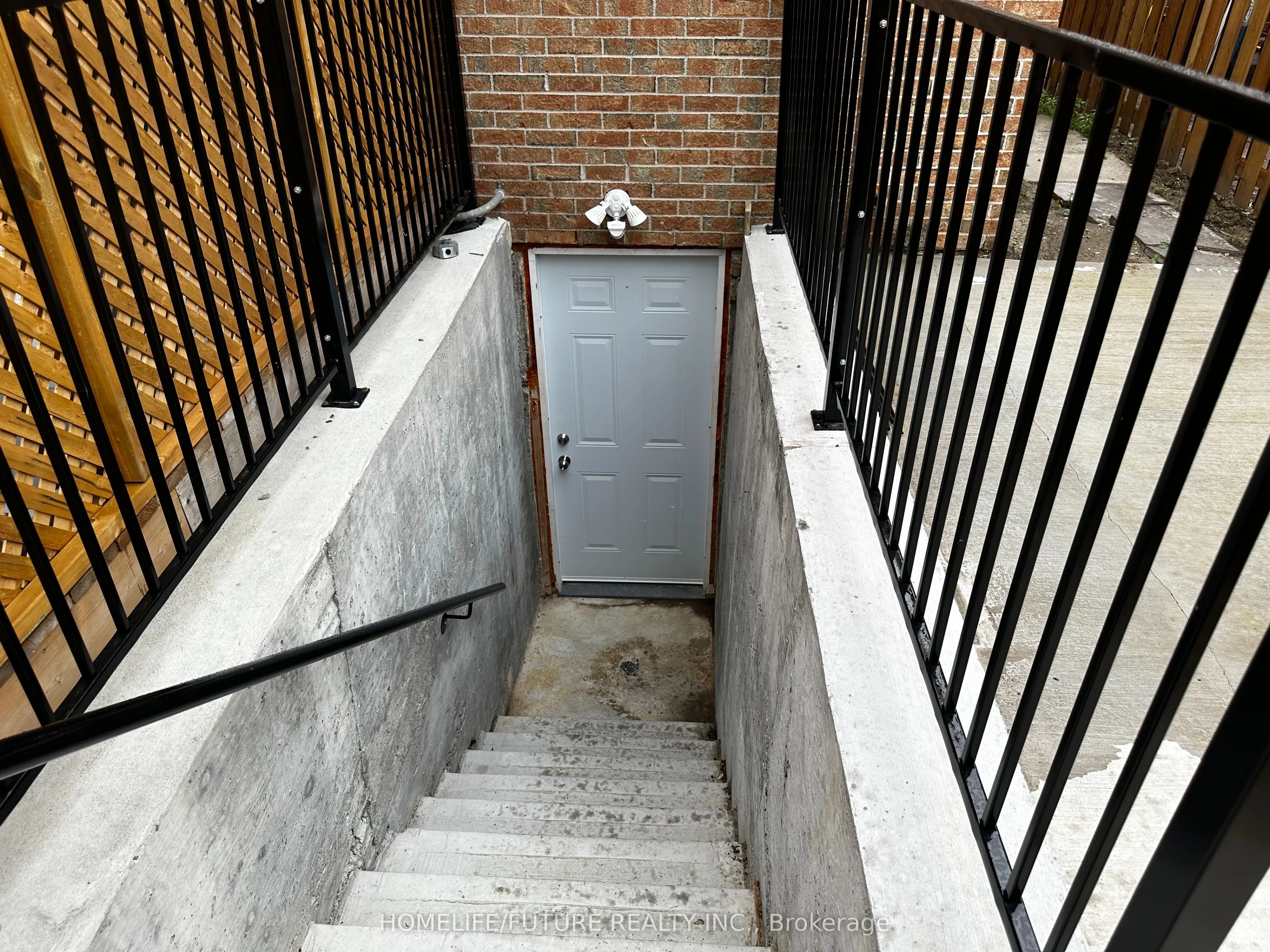 Detached Home For Lease | N12569450
