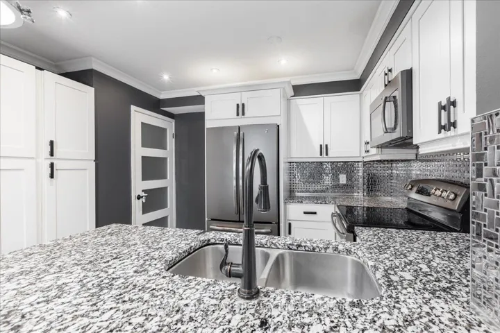 115  Main S Street, Newmarket, ON L3Y 8J3