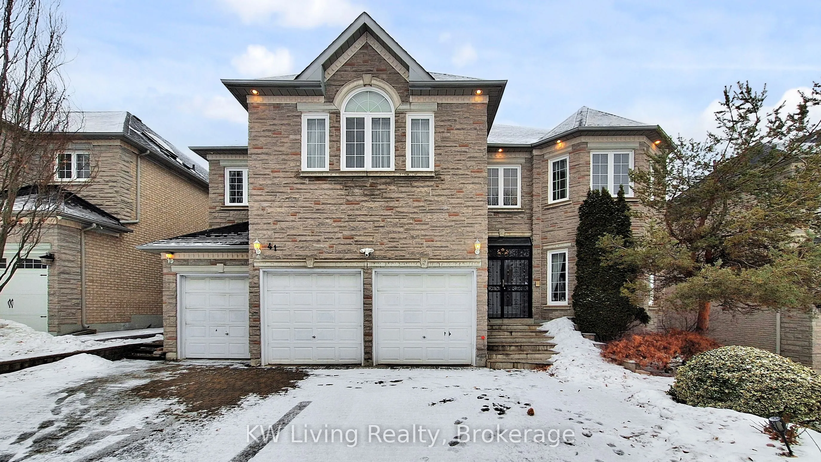 Detached Home For Sale | N12710948