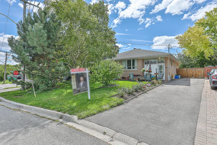 116  Longford  Drive, Newmarket, ON L3Y 2Y5