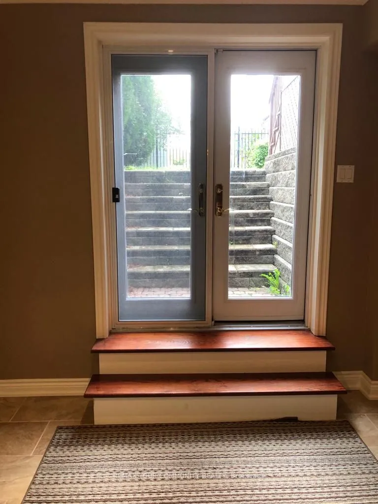 Detached Home For Lease | N12721456