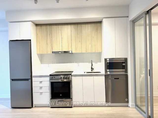 50  Upper Mall  Way, Vaughan, ON L4J 0L8