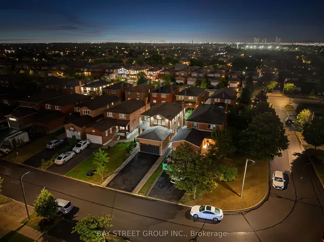 34  Lamp  Crescent, Vaughan, ON L4L 6J9