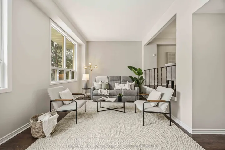 5  Poplar W Crescent, Aurora, ON L4G 3M4