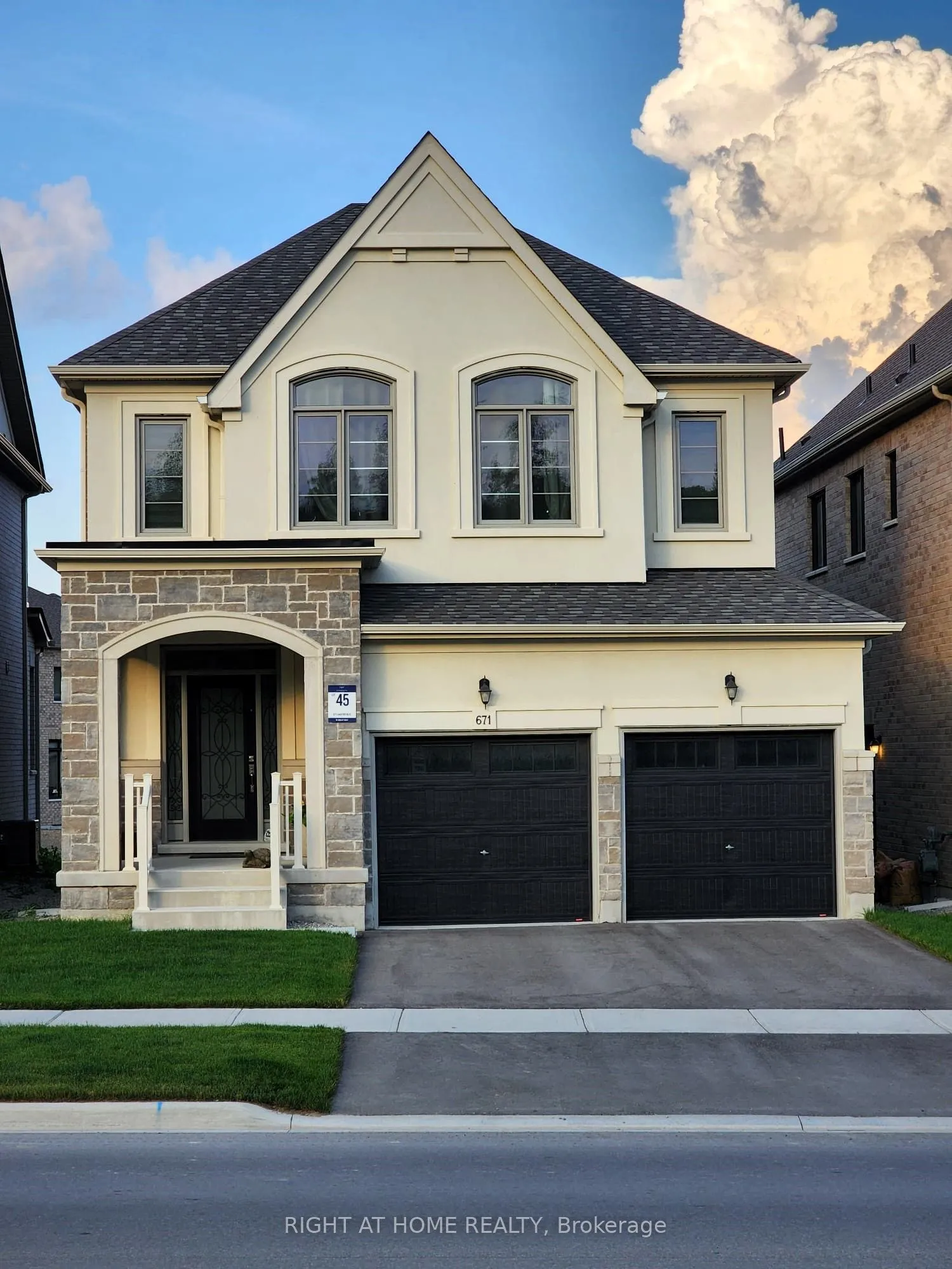 Detached Home For Sale | N12859520