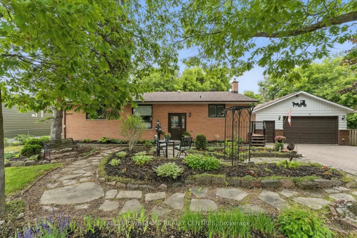 9  Thompson  Drive, East Gwillimbury, ON L9N 1L8