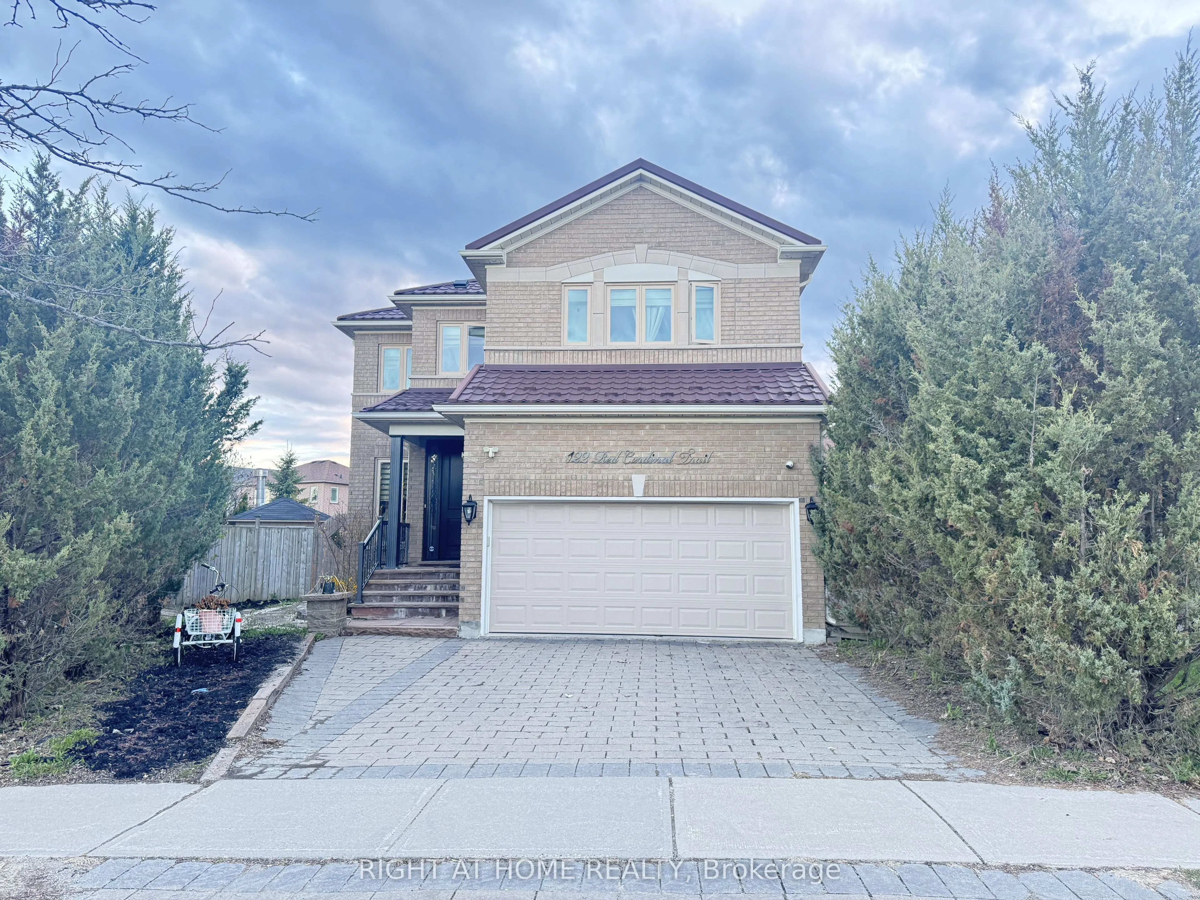 Detached Home For Sale | N12902954