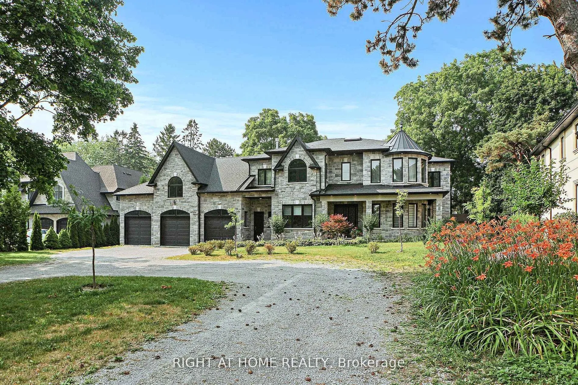 Detached Home For Sale | N12932472