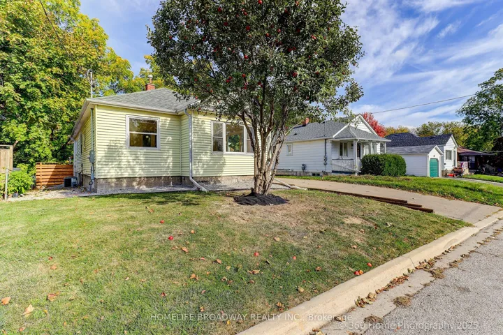 305  Andrew  Street, Newmarket, ON L3Y 1H1