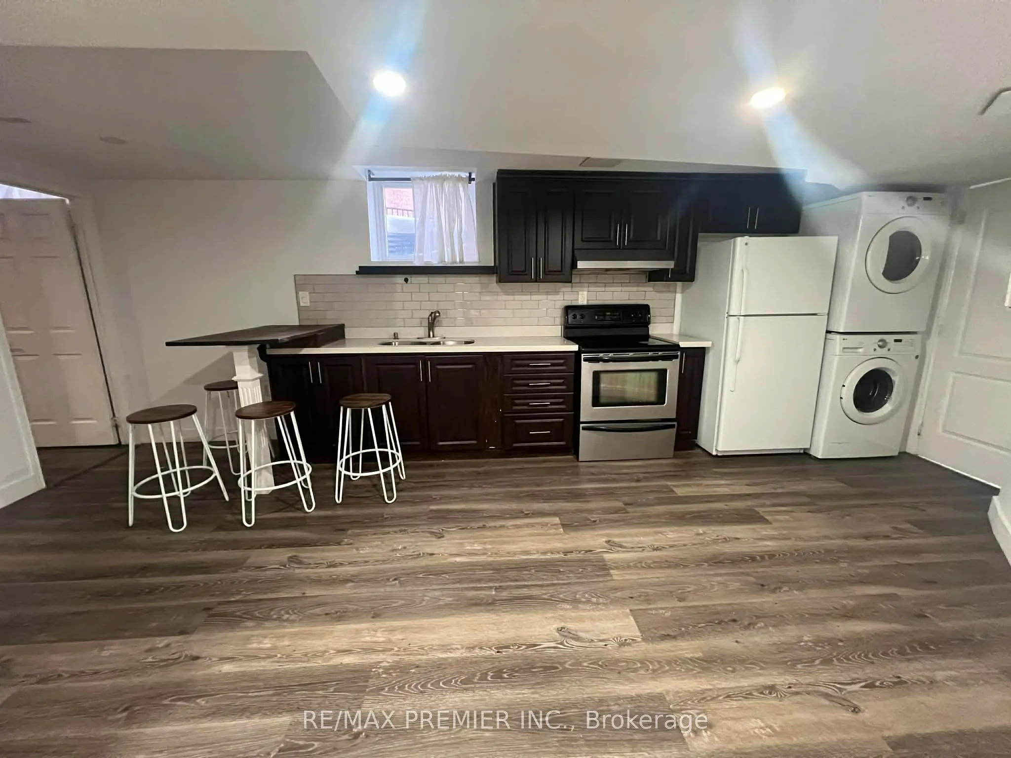 Detached Home For Lease | N12952398