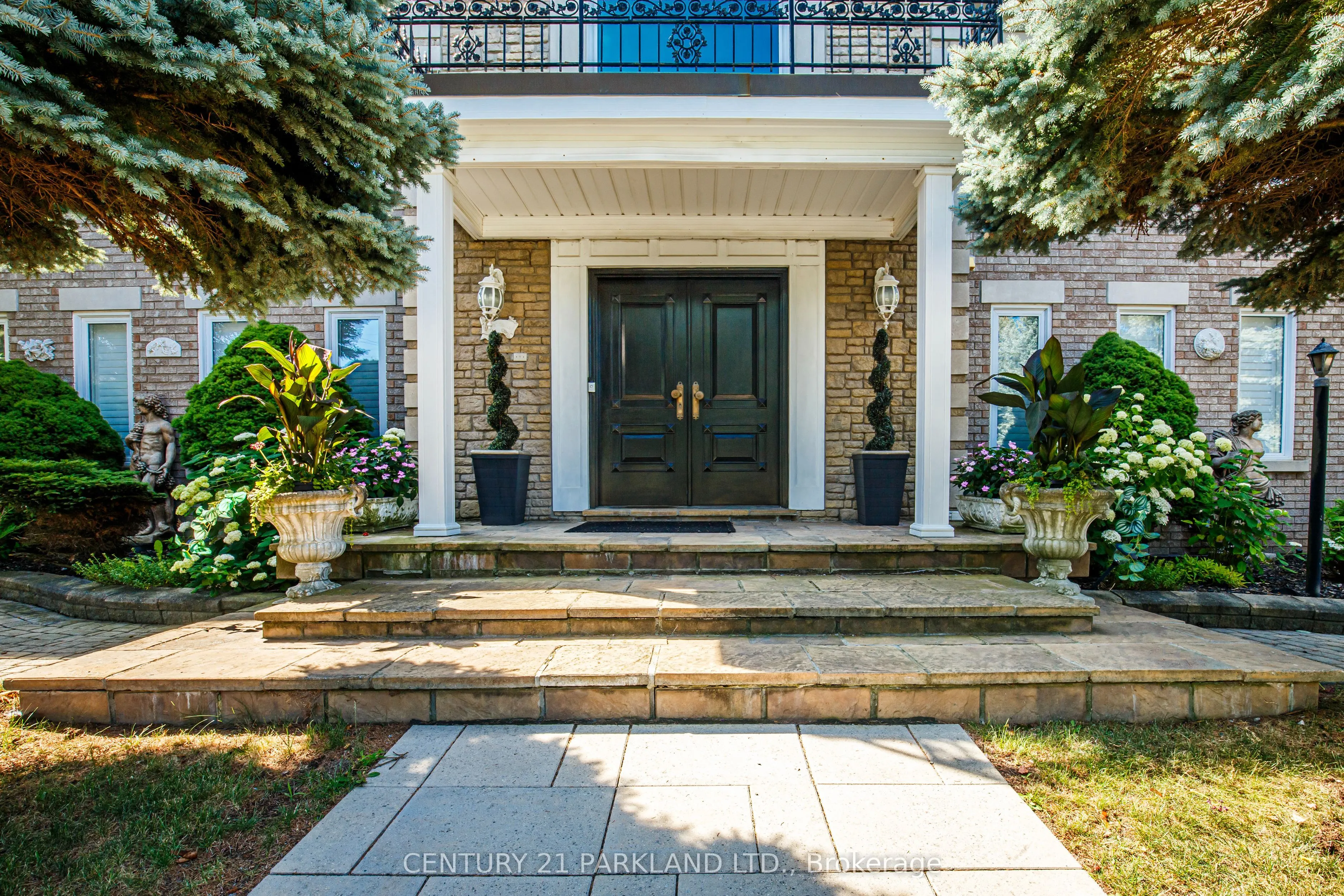 Detached Home For Sale | N12957680