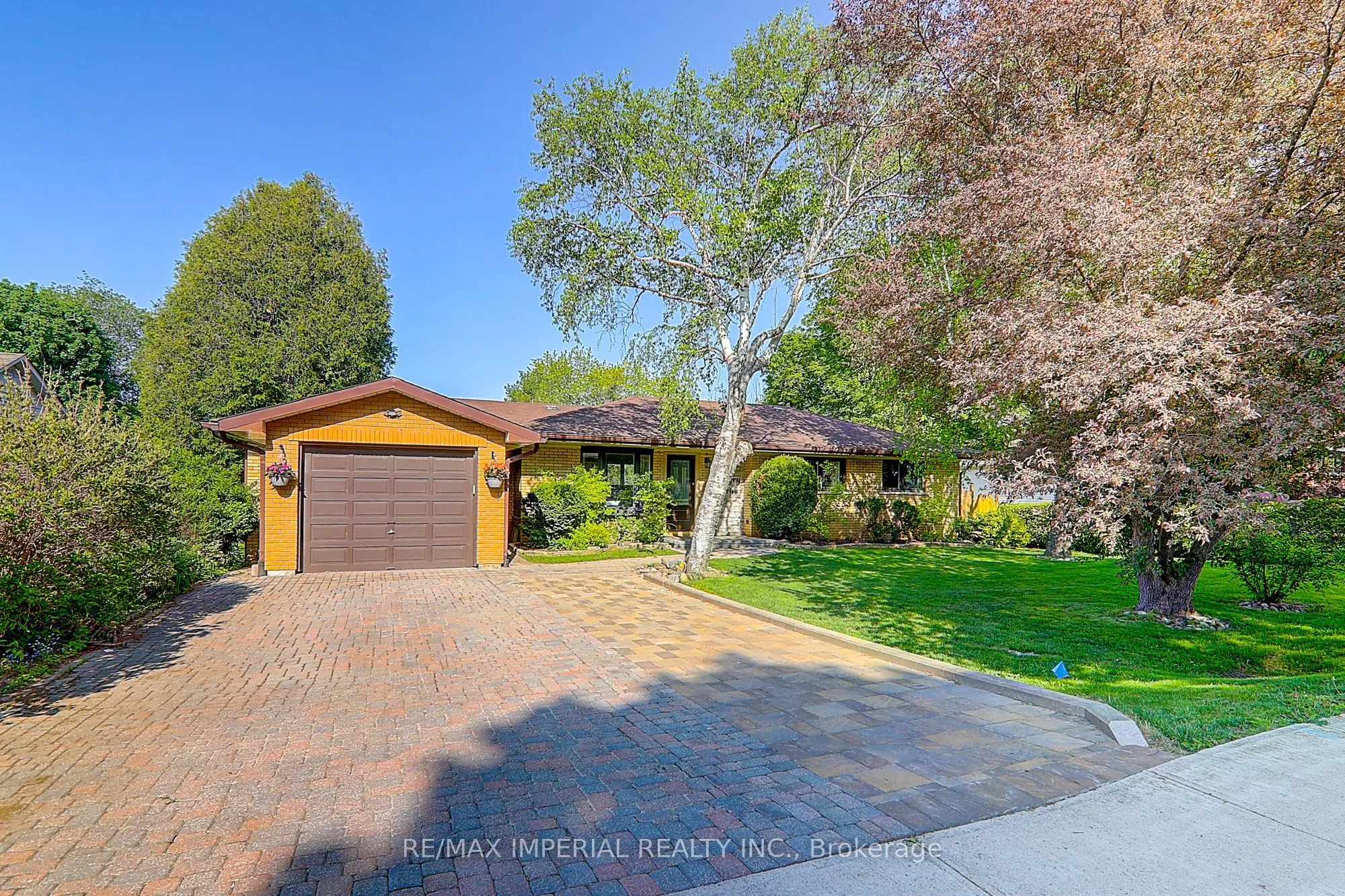 Detached Home For Sale | N12958588