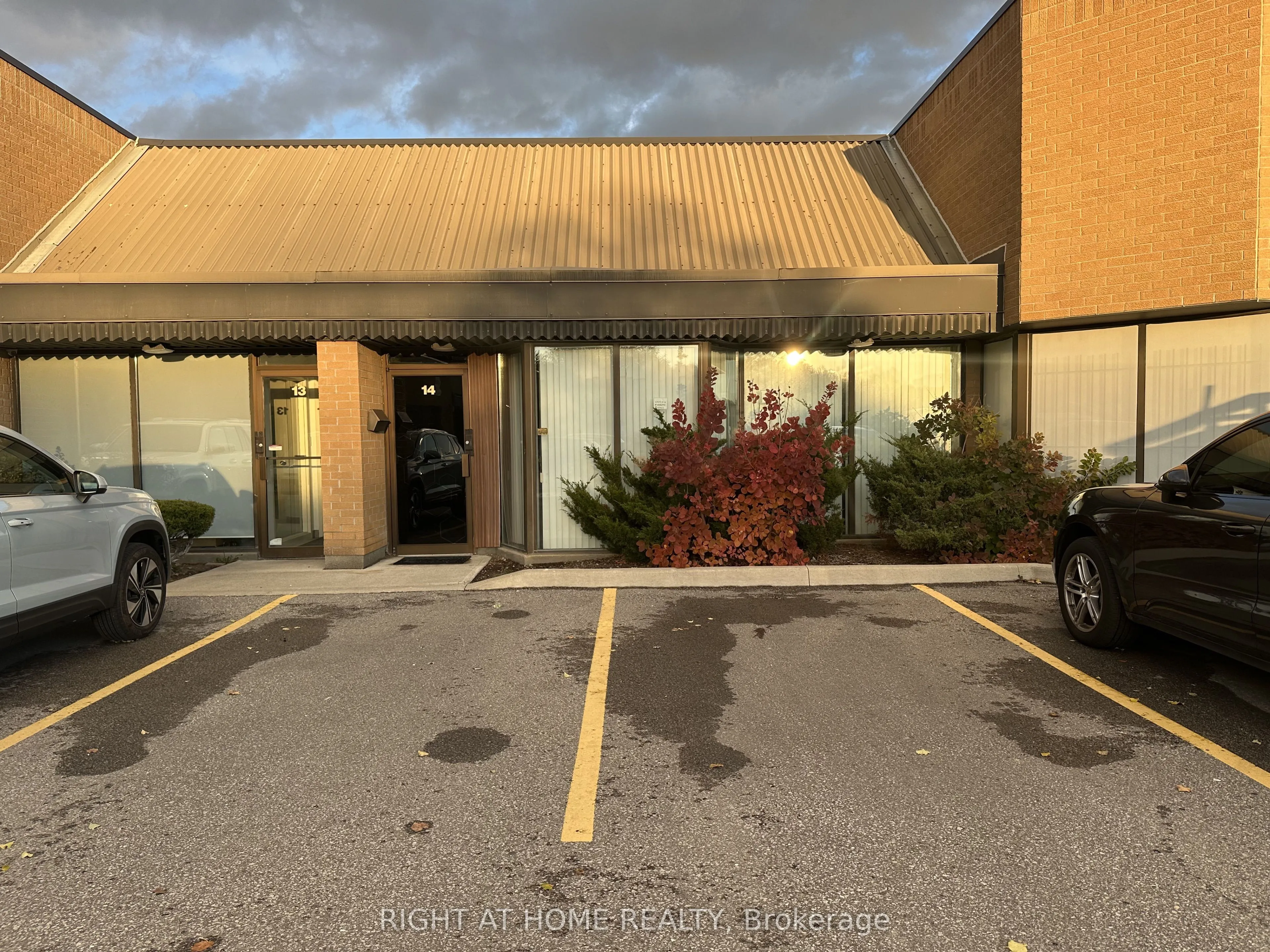 Industrial Property For Sale | N12960720