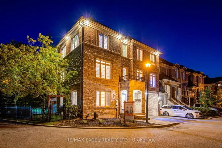 144  Chapman  Court, Aurora, ON L4G 0E2