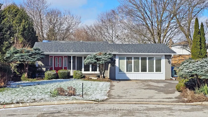 827  Legge  Court, Newmarket, ON L3Y 3J1