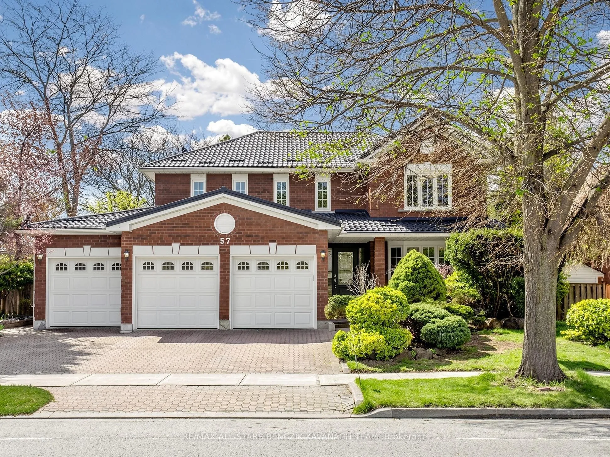 Detached Home For Sale | N12976856