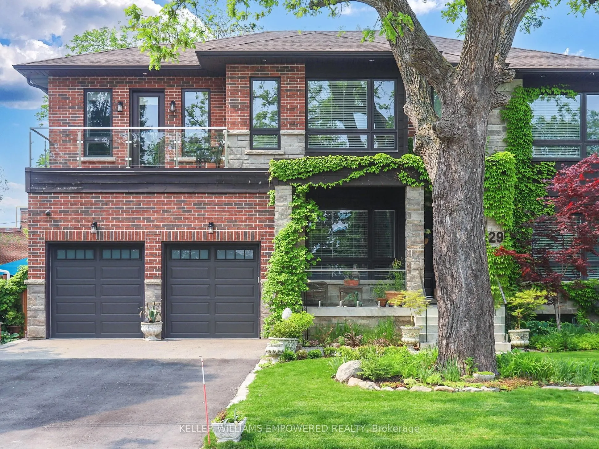 Detached Home For Sale | N12993118