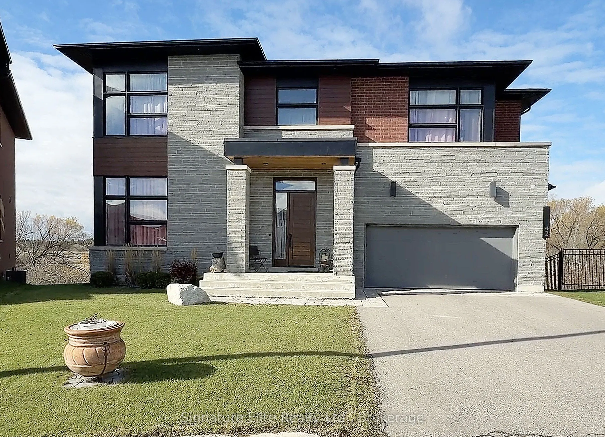 Detached Home For Sale | N13031358