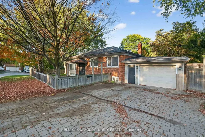 67 Monkswood Crescent, Newmarket, ON L3Y 2J9