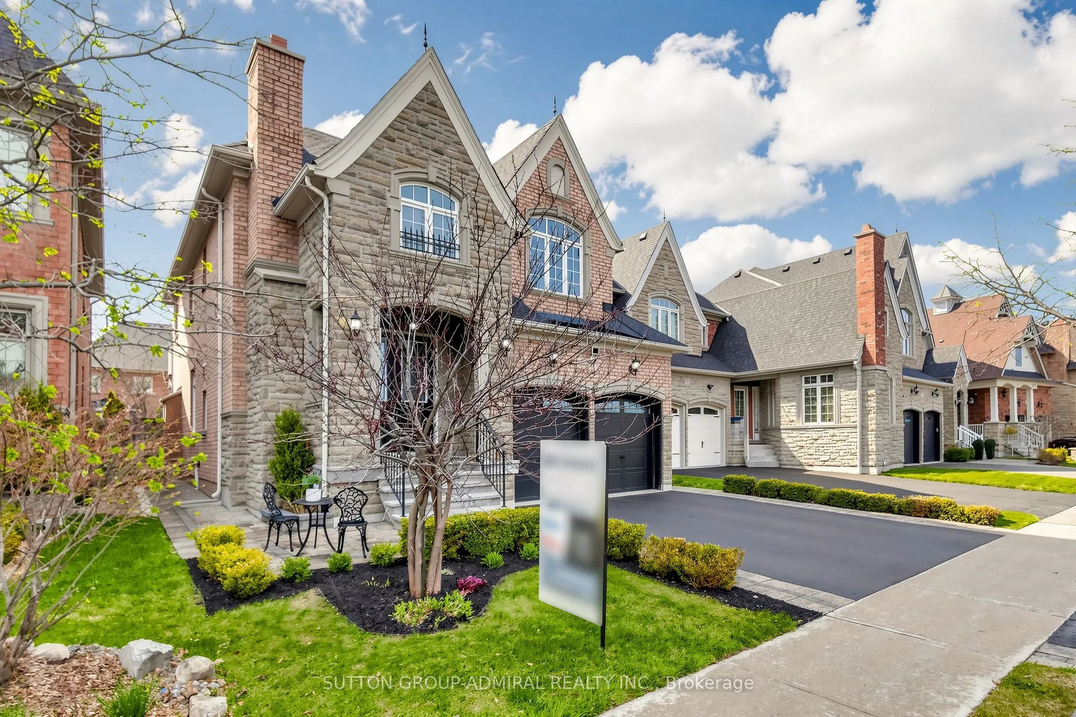 Detached Home For Sale | N13065982