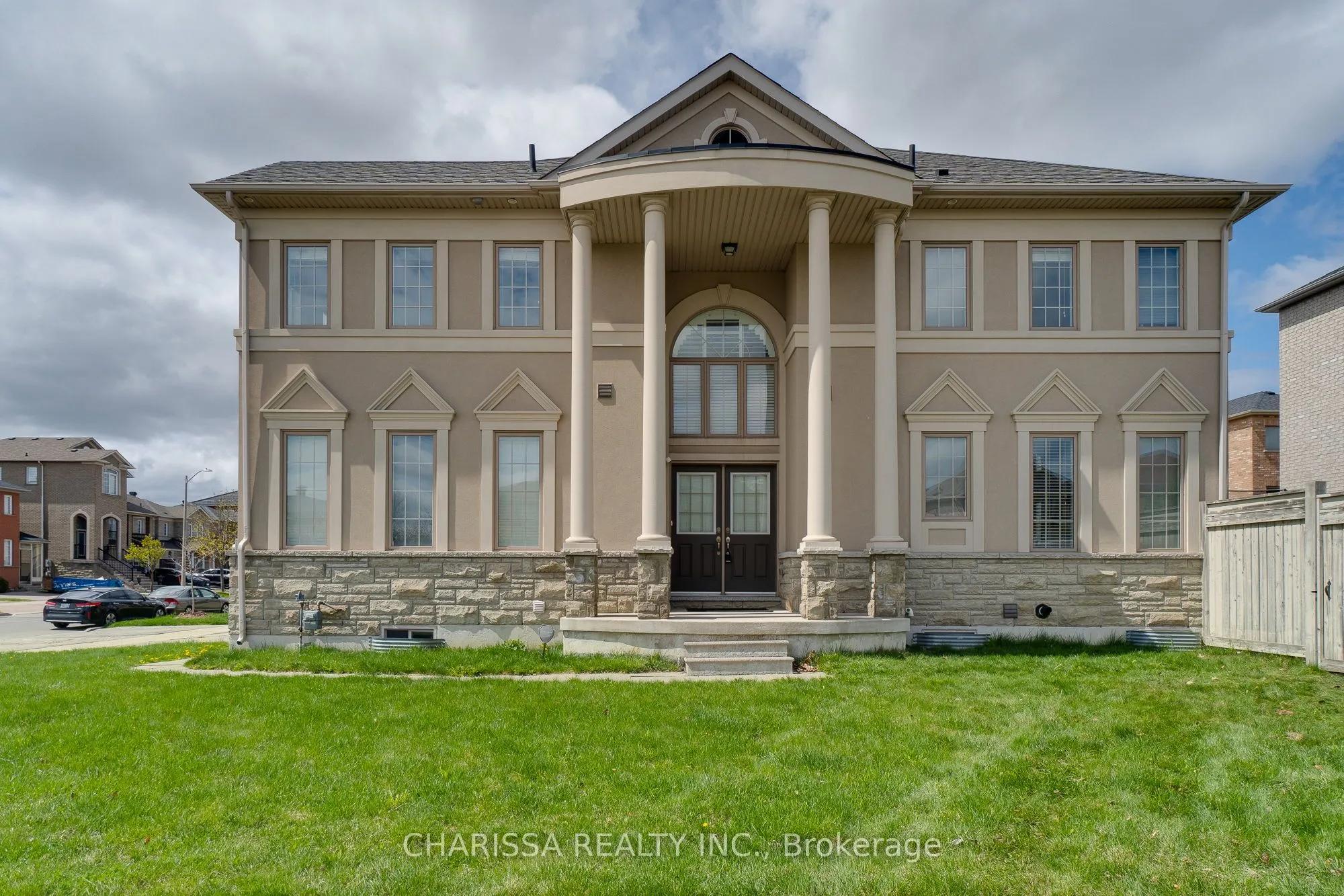 Detached Home For Sale | N13099642
