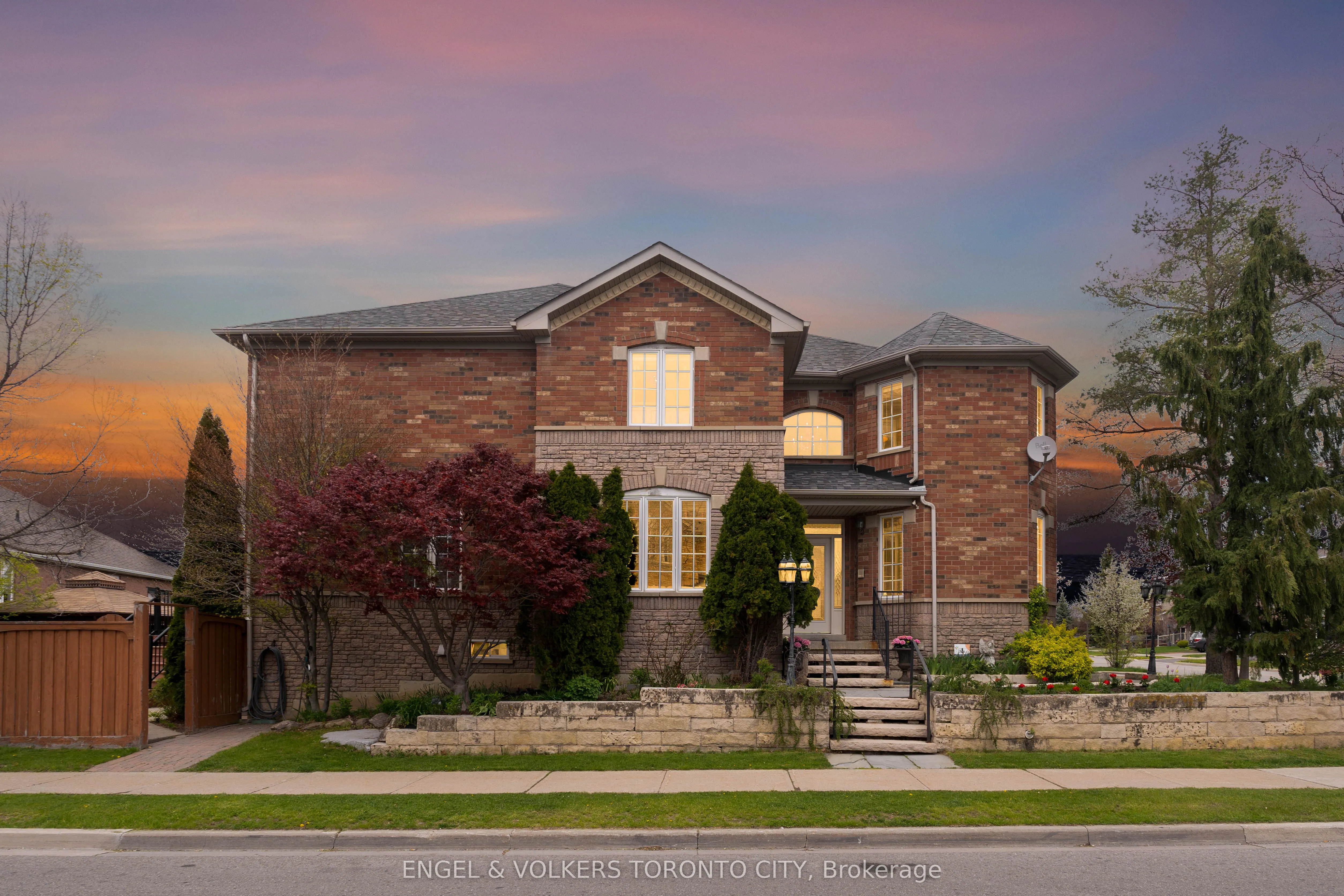 Detached Home For Sale | N13143706
