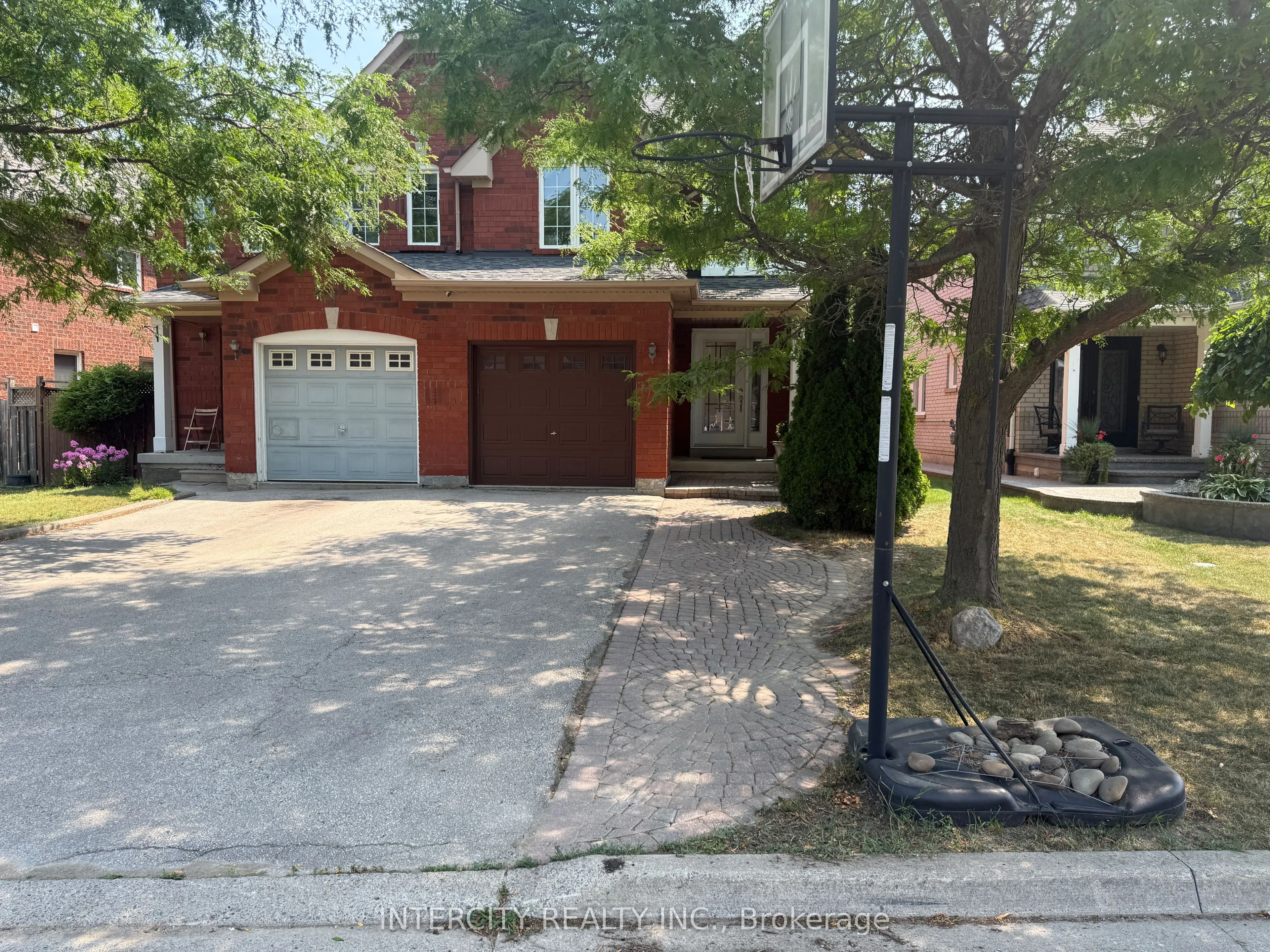 Semi-Detached Home For Sale | N13152712