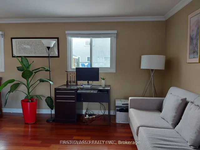 880 Leslie Valley Drive, Newmarket, ON L3Y 7G9