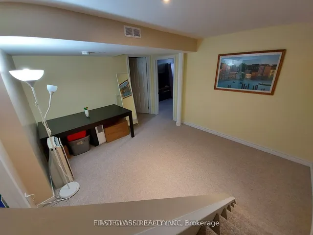 880 Leslie Valley Drive, Newmarket, ON L3Y 7G9